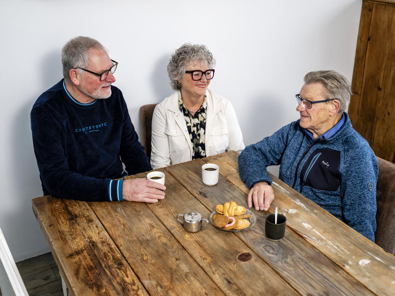 Koffie drinken met de buurman